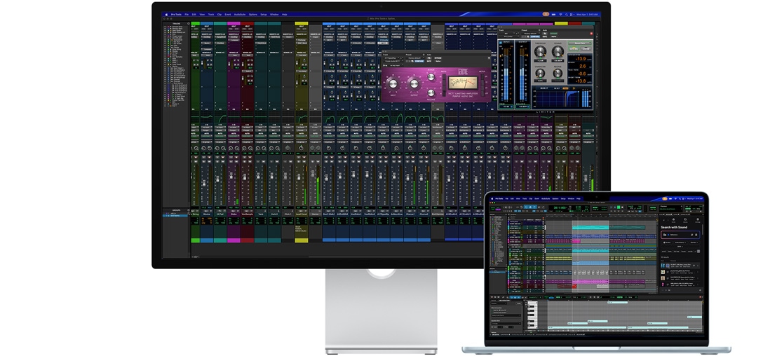 Studio Display и Mac лаптоп, показващ сесия в Pro Tools със Splice интеграция, стъклото с наноструктура спомага за намаляване на отраженията на тъмния фон на програмата