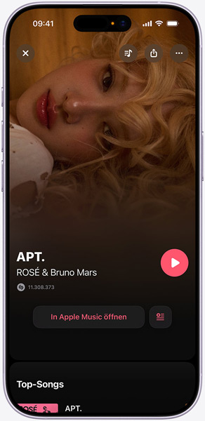 Ein iPhone Display zeigt „APT“ von ROSÉ und Bruno Mars, um anzuzeigen, dass Shazam den Song erkannt hat