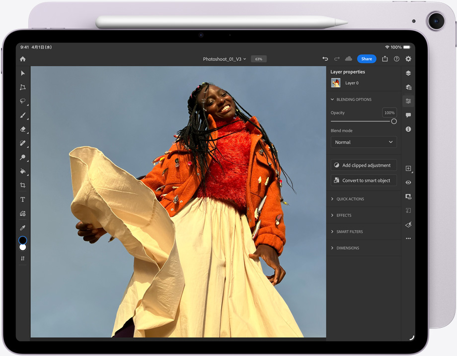 iPad Airの上部にApple Pencil Proが取りつけられている。前面の外観、Adobe Photoshopで画像が編集されている