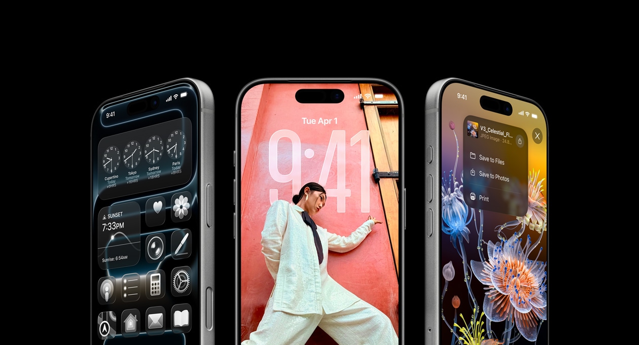 3 iPhone 17 Pro modeļi, ārpuse no priekšas, līdzās, tiek demonstrēta World Clock funkcija, iOS 26 bloķēšanas ekrāns un iespēja saglabāt piezīmes no Notes aplikācijas