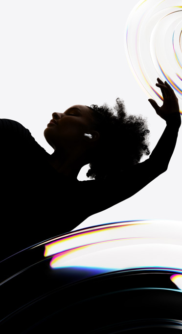 AirPods Pro 3를 귀에 꽂고 두 손이 자유로운 청취 경험을 즐기는 댄서의 모습