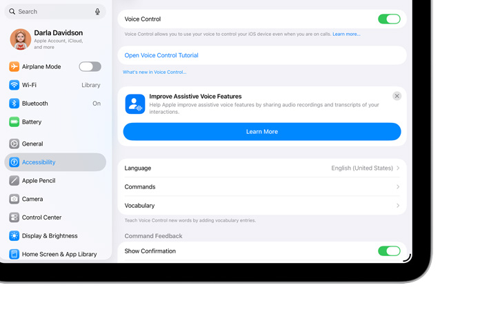 Instellingen voor Stembediening op iPad, om aan te geven hoe gebruikers met de ingebouwde toegankelijkheidsfeatures op iPad kunnen navigeren
