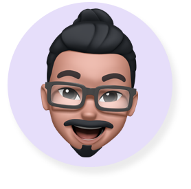 Smilende Memoji-ansigt – en mand med skæg og briller