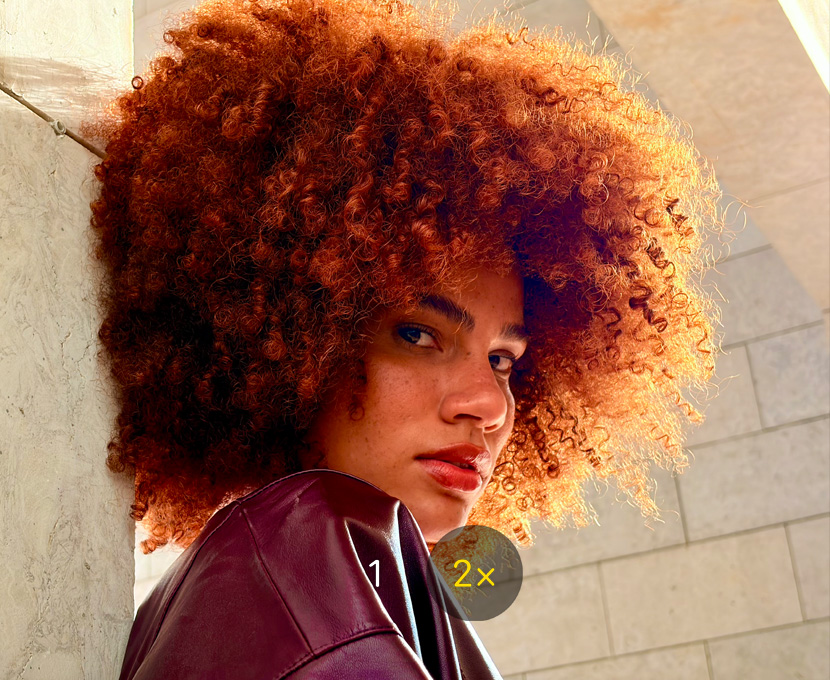 2倍望遠のカメラ機能を使って撮影した人物の写真