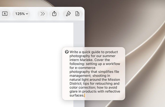 MacBook-skærm, der viser feltet Rediger med Siri, som svæver over et unavngivet dokument, der beskriver en arbejdsgang med fotografering for et nyt teammedlem