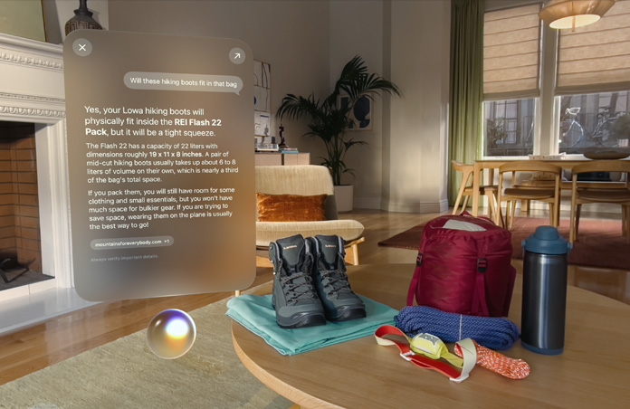 رد على طلب استعلام موجّه إلى Siri حول تجهيز حقيبة التخييم يحوم فوق كرة Siri في الجانب الأيسر من الشاشة، وحذاء مشي لمسافات طويلة وحبال وحقيبة ظهر وزجاجة مياه ومصباح رأس تُعرض على طاولة في الجانب الأيمن من الشاشة